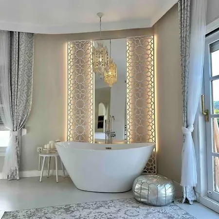 Mil Y Un Momentos Magicos: Con Encanto Arabe Villa Marbella
