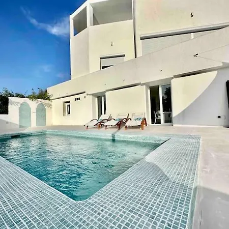 Villa Mil Y Un Momentos Magicos: Con Encanto Arabe Marbella
