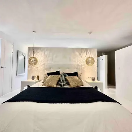Villa Mil Y Un Momentos Magicos: Con Encanto Arabe Marbella