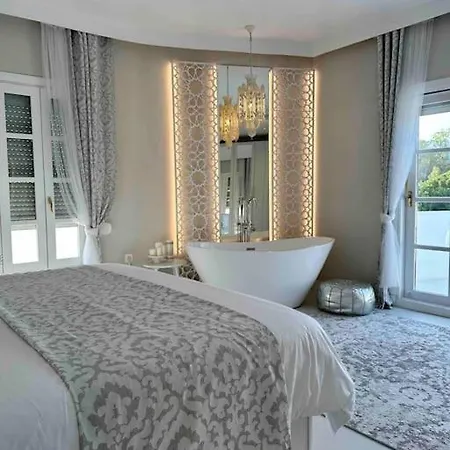 Villa Mil Y Un Momentos Magicos: Con Encanto Arabe *
