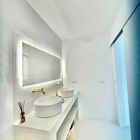 Villa Mil Y Un Momentos Magicos: Con Encanto Arabe Marbella